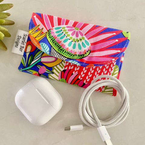 Kirsten Katz Parrots Print Earbud/Cable Case