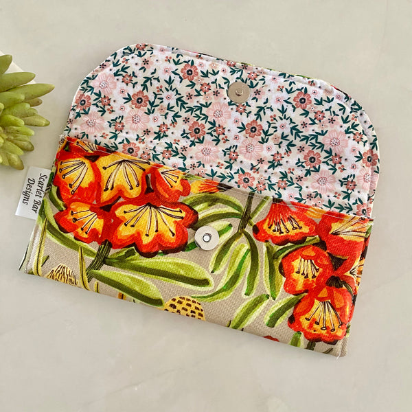 Kirsten Katz Kangaroo Paws Print Sunglasses Case