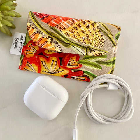 Kirsten Katz Kangaroo Paws Earbud/Cable Case